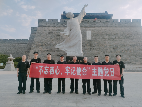 諸城守押大隊黨支部超然臺黨性教育基地開展“不忘初心、牢記使命”現(xiàn)場教學(xué)活動405.png